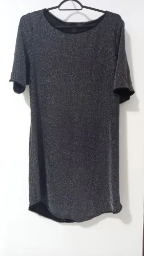 Vestido preto, tecido leve e fluido, marca SACADA, bem confortável! Tam. P