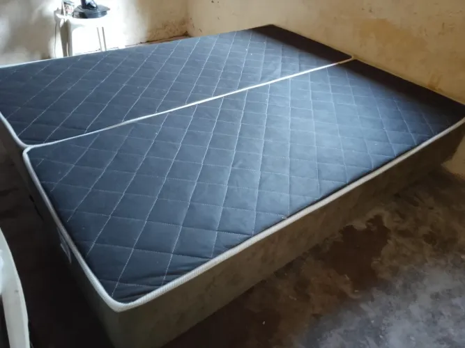 Vendo uma base de cama queen