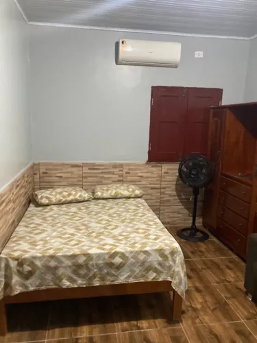 Apartamento mobiliado 01 quarto com garagem e wi-fi.