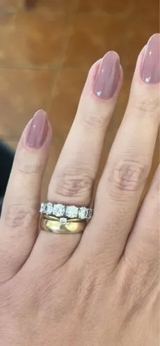 Anel meia aliança em Moissanite