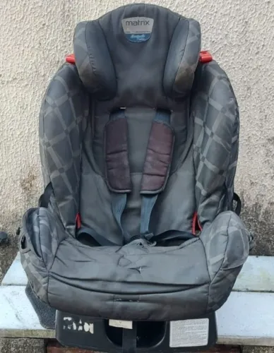 cadeira veicular infantil Burigotto "matrix evolution", usada de 0 a 25kg, com 3 posições