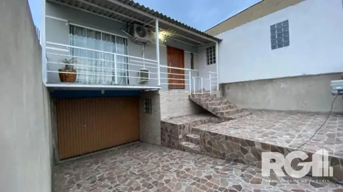 Casa semimobiliada, 2 Quartos 3 vagas no Alto Petropolis, Porto Alegre