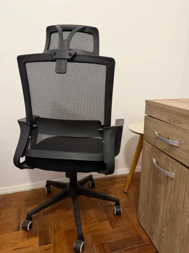 Cadeira de escritório + Escrivaninha + Brinde