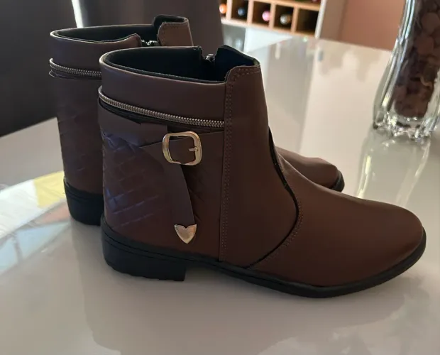Vendo Bota - NUNCA USADA