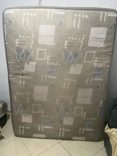 Estou doando esta cama box casal