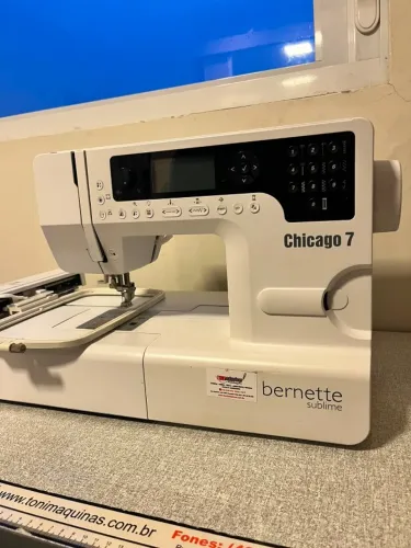 Máquina De Costura E Bordado Bernette Chicago 7 (Usado)