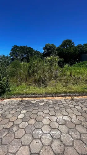 Terreno com excelente localização medindo 433,82m².