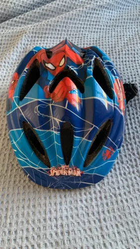 Capacete infantil do homem aranha