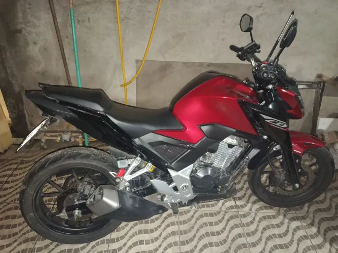 CB 300 2025