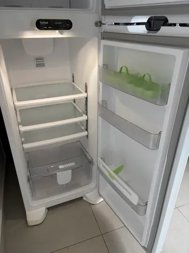 Geladeira branca Consul Frost Free Duplex com 340 litros,