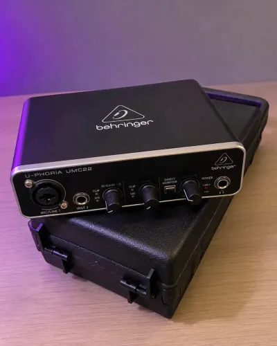 Interface de áudio Behringer (pra sair hoje)