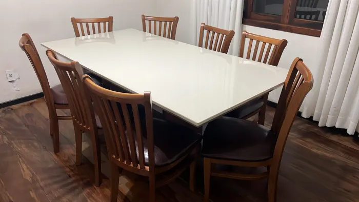 Mesa com 8 Cadeiras