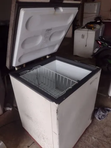 Freezer horizontal 1 tampa funcionando perfeitamente pra sair logo 800
