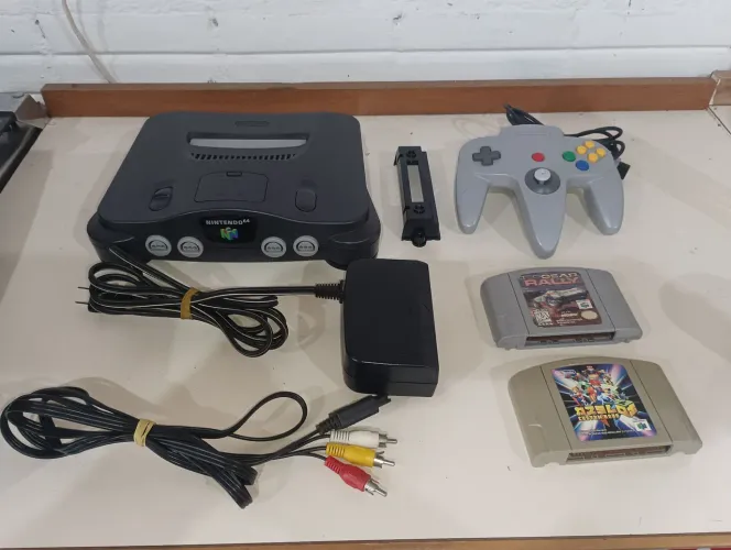Nintendo 64 com 2 jogos 