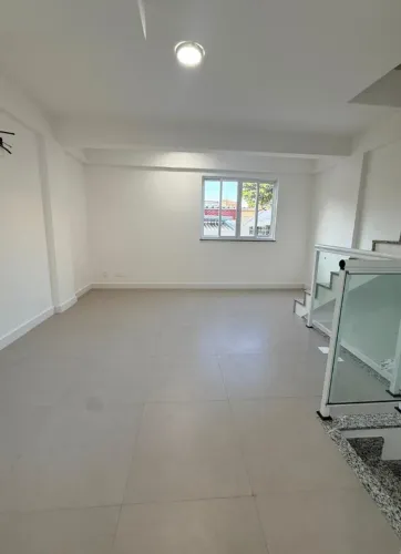 Casa triplex com 2 quartos no Grande Méier - 1ª locação