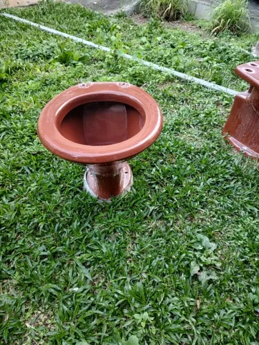 Privada e bidê marrons