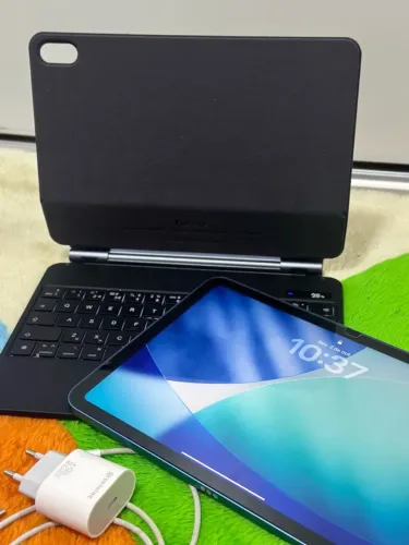 iPad 10ª Geração 64GB + Teclado com Trackpad + Película