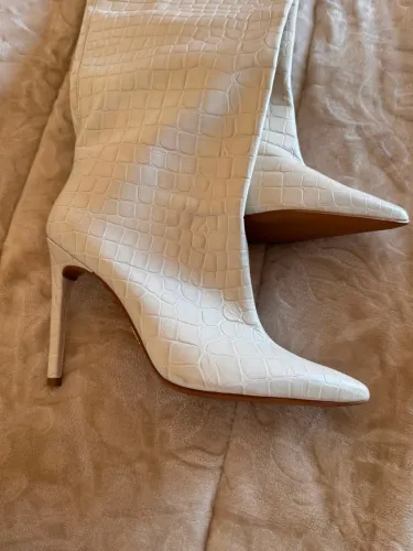 Bota branca UZA (tamanho 38) NOVA