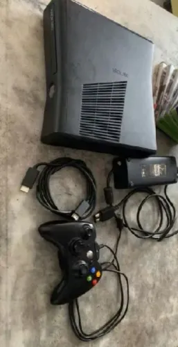 Xbox 360 todo bom com um controle ? estou vendendo pq peguei um mais avançado 