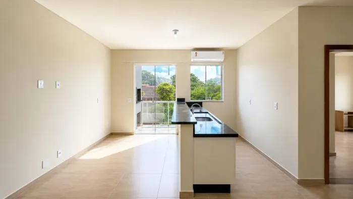 Apartamento com 2 dormitórios e vaga de garagem no Campeche