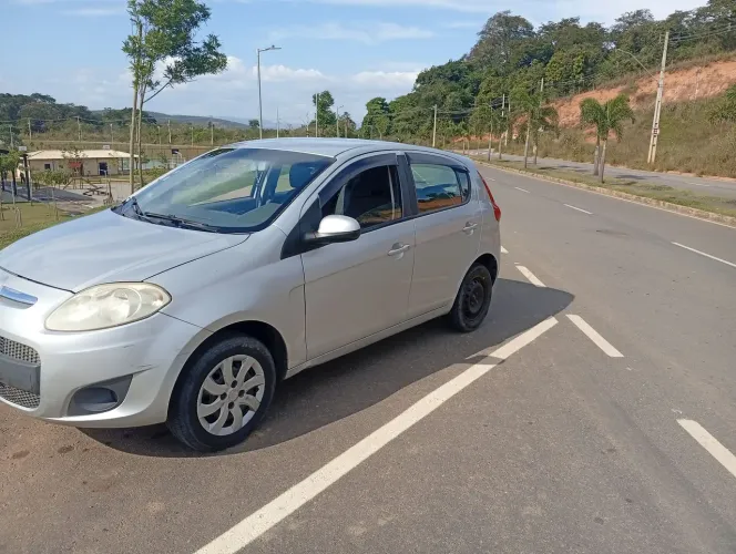 Fiat Palio Attractive 1.0 EVO Fire Flex 8V 5P 2013
