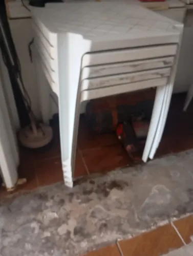 Conjunto de mesas e cadeiras bistrô para festa R$15,00 o conjunto