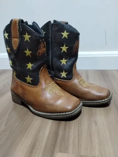 BOTA INFANTIL SEMI NOVA Tam 28