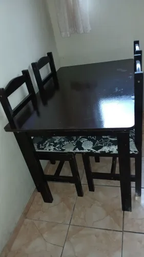 Mesa madeira com 4 cadeiras