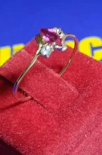 Anel Lindo Pedra Zircônia 9 x 3 mm Ouro 18 Kilates Peso 0.80 Gramas