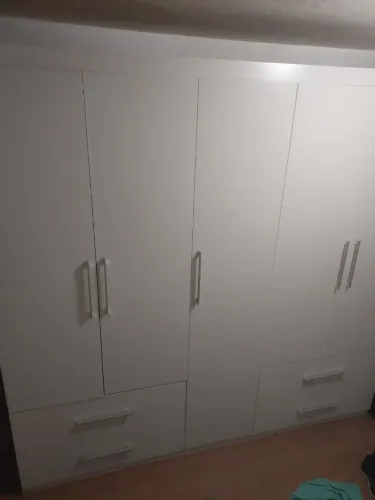 Guarda roupa 5 portas e 4 gavetas