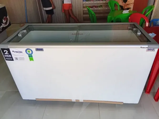 FREEZER TAMPA DE VIDRO FRICON 411 LITROS