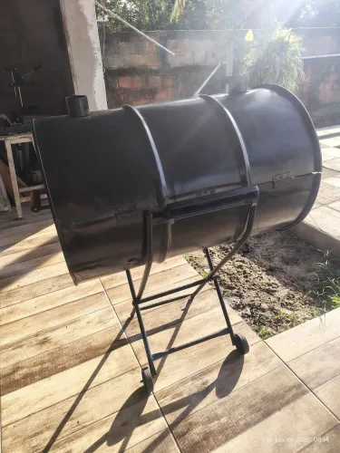 Vendo churrasqueira a bafo semi nova 200 litros.