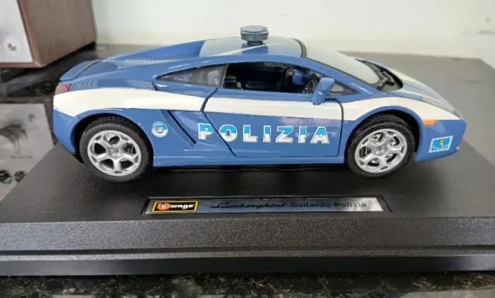 Miniatura de carro - 1:24 - Lamborghini Gallardo Polizia