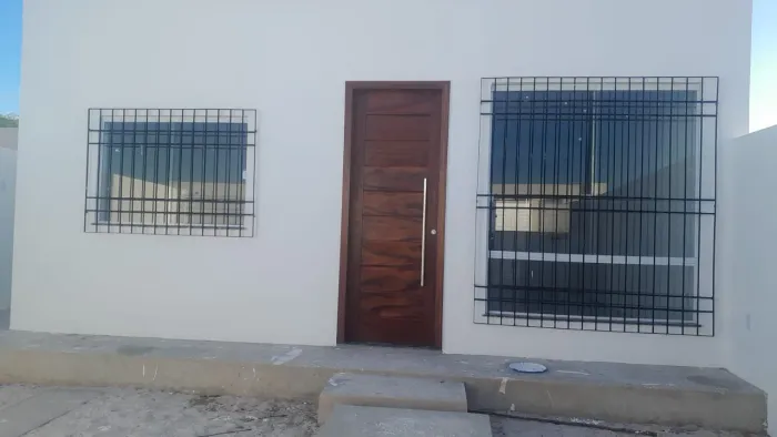 Alugo casa no Porto Poxim, 3/4, sendo um suite, sala, sala de jantar, cozinja e area de s.