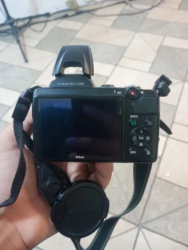 Vendo câmera Nikon sem defeito