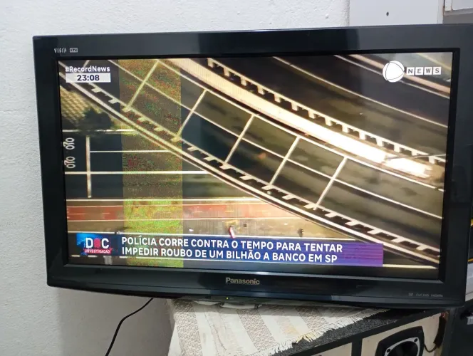 Tv 32 Panasonic, com mancha na tela quando está fria
