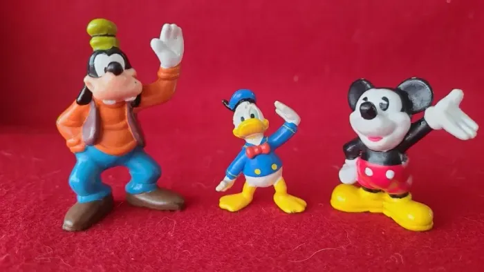Lote com 3 miniaturas de personagens Disney