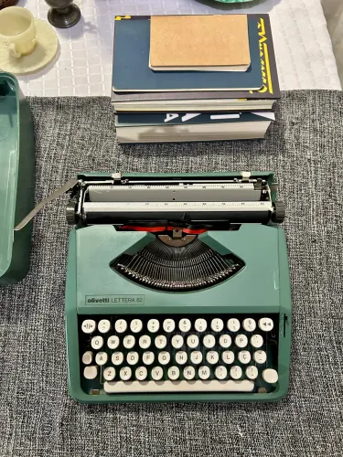 Máquina de escrever Olivetti Lettera 82