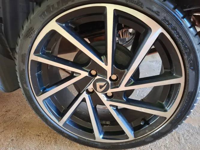 Rodas R18" R-Seven 4×100 Tala 6" Originais Volcano +Pneus 205/40/18 Delinte 