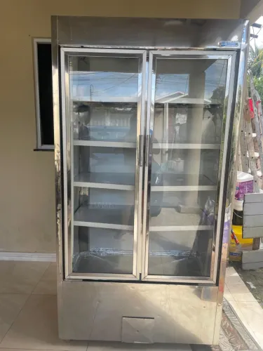 Vitrine vertical