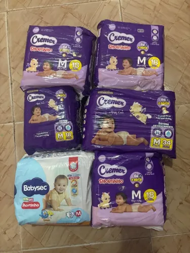 06 Pacotes de Fraldas Descartáveis Tamanho M