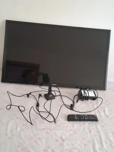 Televisão Samsung 32, ótimo estado por 600, negociável. 