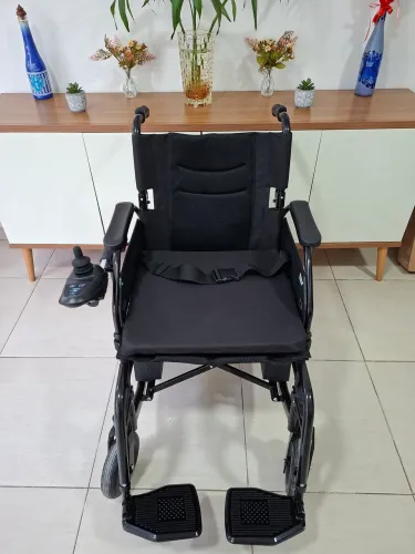 Cadeira motorizada semi nova