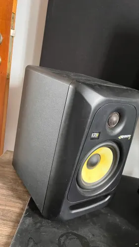 Par de monitores de audio krk rokit 5