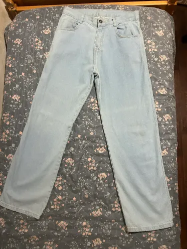 Calça Baggy azul claro, tamanho 42, nunca usada antes