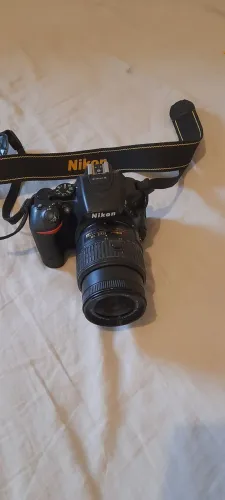  Camera Nikkon D5500com Lente  18-55n, Tela de Toque Preta