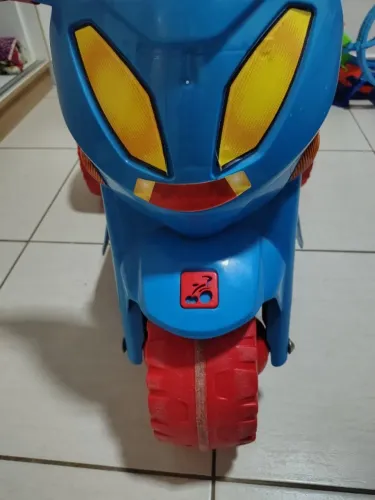 Moto elétrica infantil