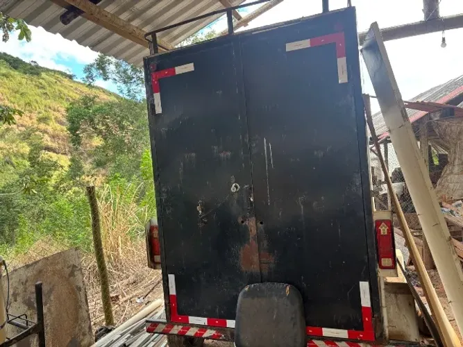 Carretinha fechada 