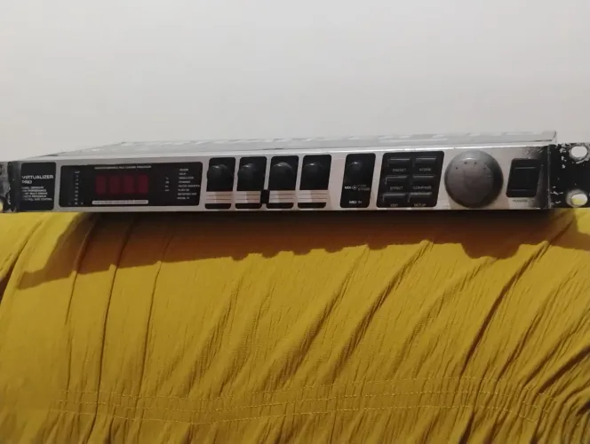Processador de efeito da Behringer