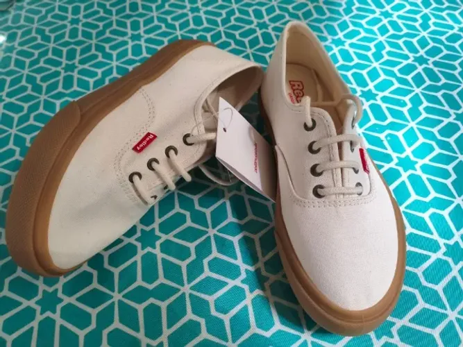 Tênis Redley off-white BR 38, sem uso